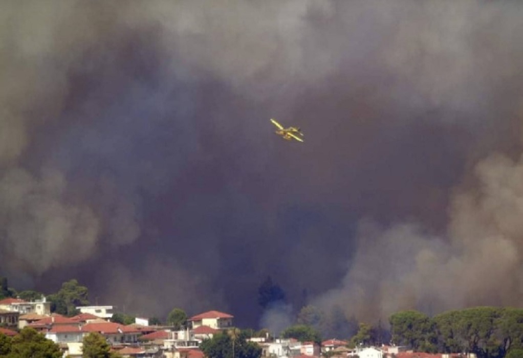 Ανεξέλεγκτη η φωτιά στην Ηλεία: Μήνυμα από το 112 – Εκκενώνονται οικισμοί – Καίγονται σπίτια (ΦΩΤΟ-VIDEO)