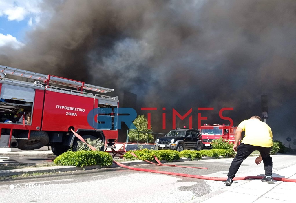 Πυρκαγιά σε οικοπεδικό χώρο στην ανατολική Θεσσαλονίκη – Επί τόπου η Πυροσβεστική