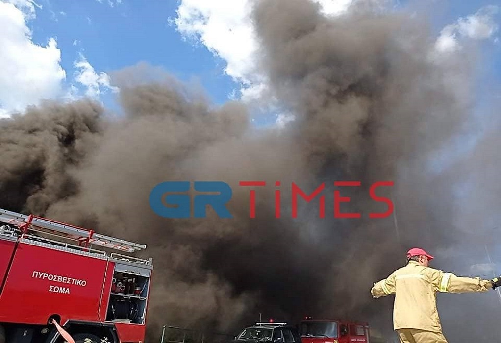 Φωτιά σε κατάστημα στη Θεσσαλονίκη: Από βραχυκύκλωμα η φωτιά, λέει ο ιδιοκτήτης (ΦΩΤΟ-VIDEO) 