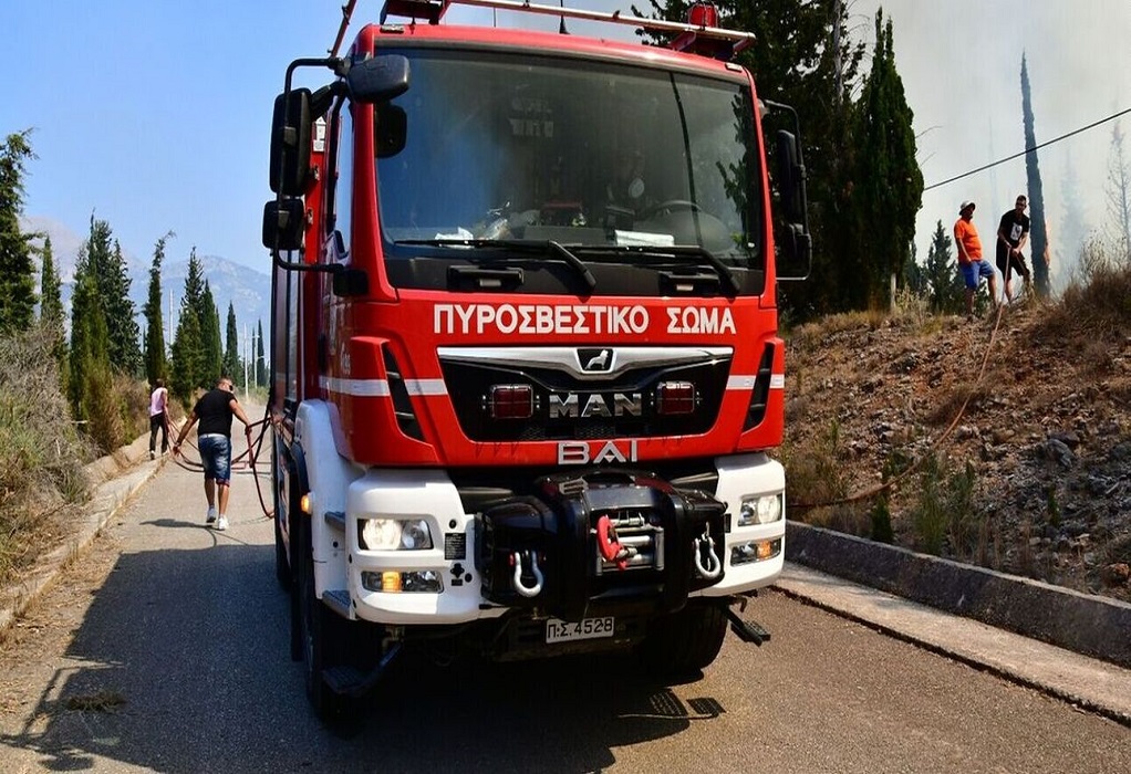 Κόρινθος: Υπό μερικό έλεγχο η φωτιά κοντά στον οικισμό Βλασέικα