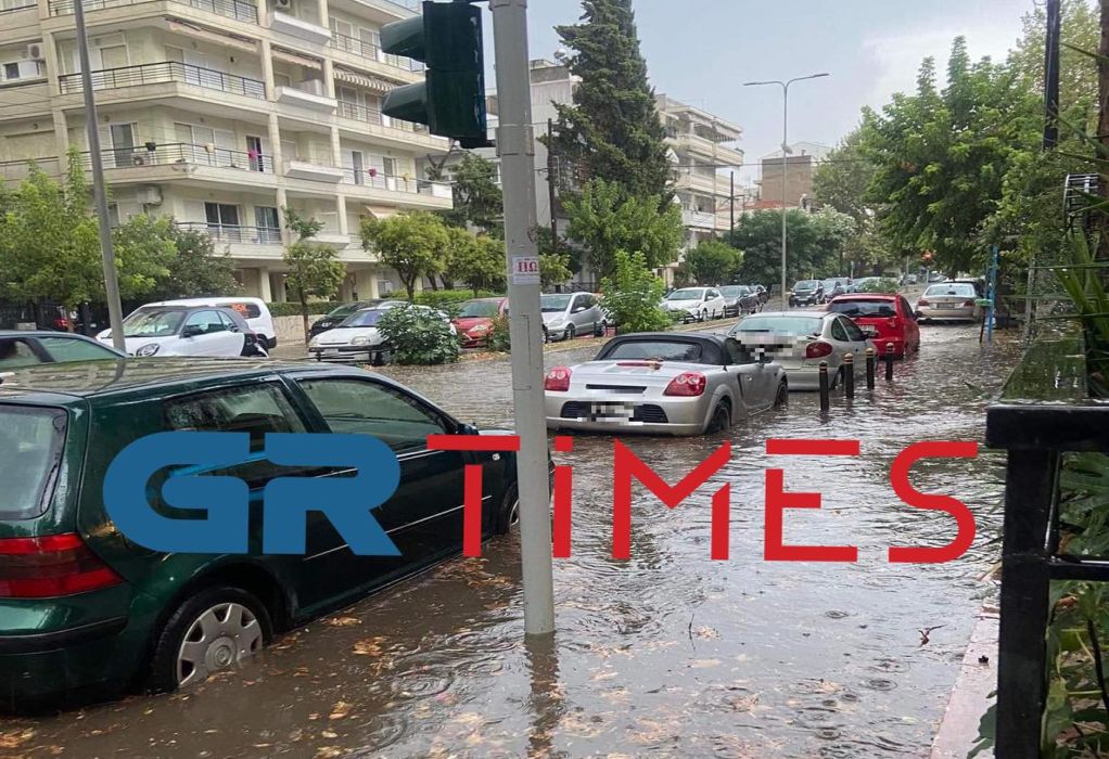 Θεσσαλονίκη: «Επέλαση» καταιγίδας με κεραυνούς, χαλάζι, βροχή και αστραπές (VIDEO-ΦΩΤΟ)