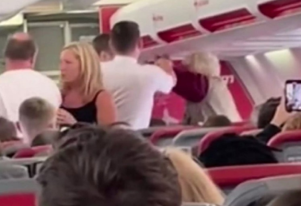 Ρόδος: Χαμός σε πτήση με χαστούκια και σκηνές απείρου κάλλους μέσα στο αεροπλάνο (VIDEO)
