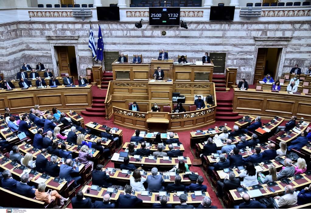 «Μάχη» στη Βουλή για τις παρακολουθήσεις-Προς πρόταση δυσπιστίας ο ΣΥΡΙΖΑ-Τι απαντά η κυβέρνηση (VIDEO)