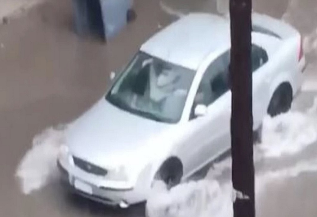 «Άνοιξαν οι ουρανοί» στην Πτολεμαΐδα: Δρόμοι έγιναν ποτάμια – Πλημμύρισαν υπόγεια (VIDEO)