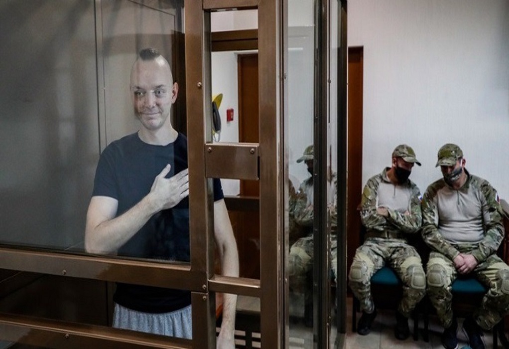 Ρώσοι εισαγγελείς ζητούν κάθειρξη 24 ετών για τον πρώην δημοσιογράφο Ιβάν Σαφρόνοφ