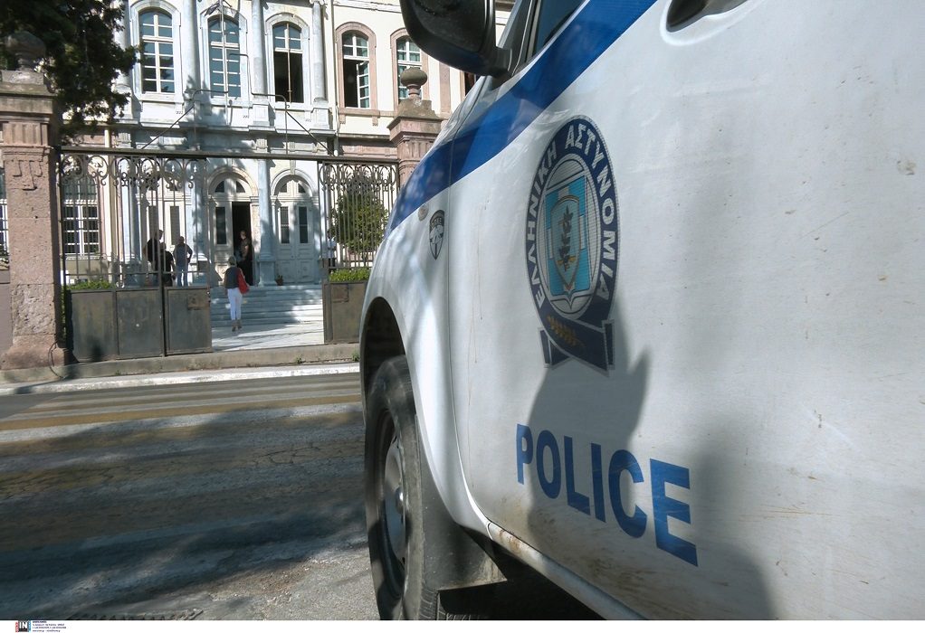 Θεσσαλονίκη: Έβαζαν στο «μάτι» παρκαρισμένα ΙΧ και τροχόσπιτα – Έκλεβαν χρήματα και αντικείμενα