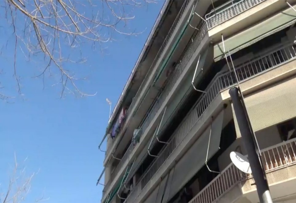 Αίγιο: 23χρονη βούτηξε στο κενό από τον 5ο όροφο μπροστά στη μητέρα της
