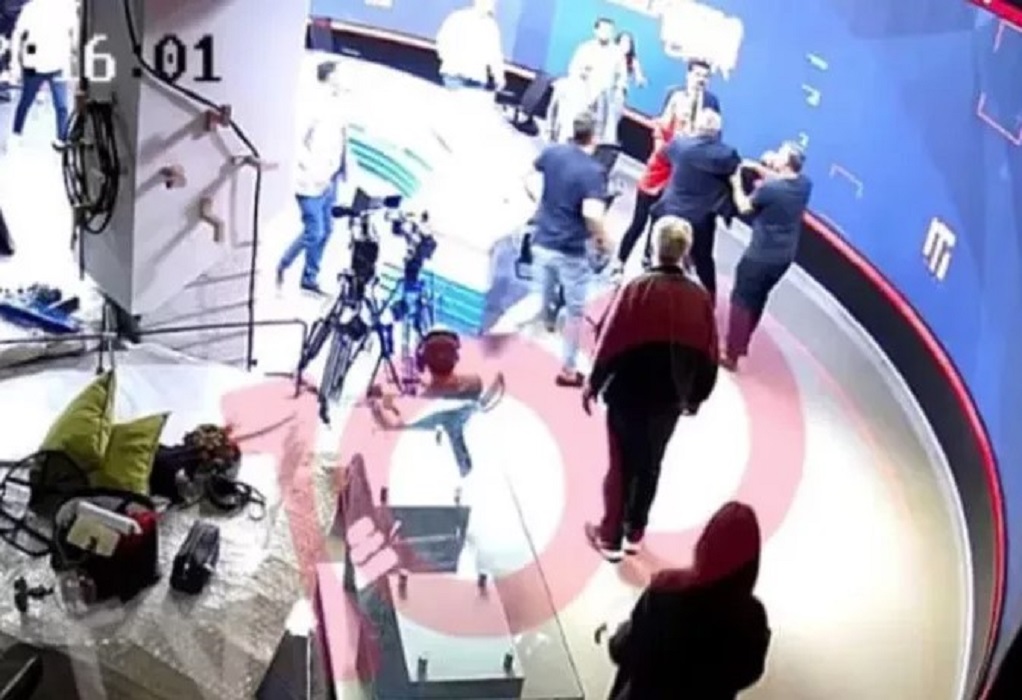 Τουρκία: Βουλευτής ξυλοκόπησε άγρια δημοσιογράφο on air (VIDEO)