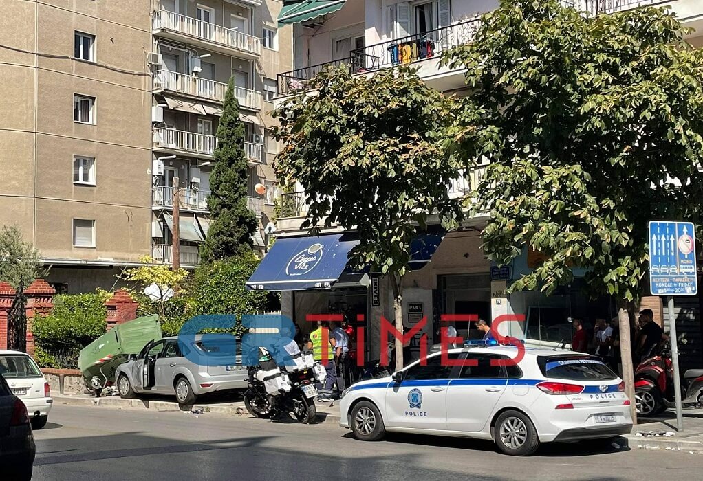 Θεσσαλονίκη: Ι.Χ. πήρε «παραμάζωμα» μηχανάκια, κάδο και πασαλάκια (ΦΩΤΟ-VIDEO)