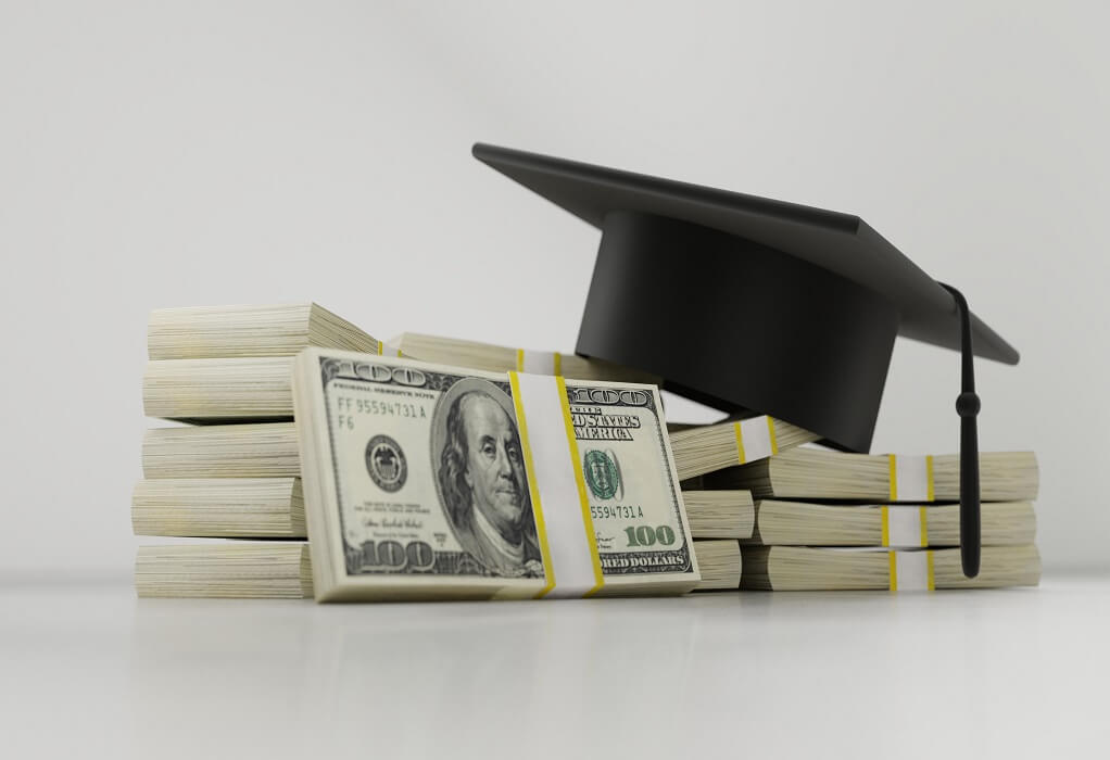 ΗΠΑ: Η μερική διαγραφή των φοιτητικών χρεών υπολογίζεται στα 400 δισεκ. δολαρίων