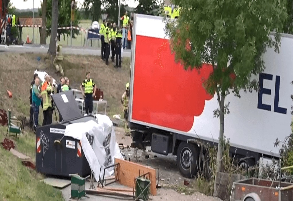 Ολλανδία: Τουλάχιστον δύο νεκροί από την «τρελή» πορεία φορτηγού που έπεσε πάνω σε πλήθος κόσμου (VIDEO)