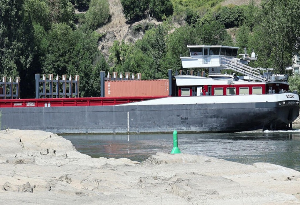 Γερμανία: Φορτηγό πλοίο προκάλεσε κυκλοφοριακό χάος στον ποταμό Ρήνο
