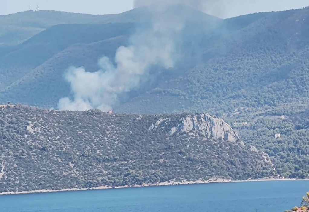 Μεγάλη φωτιά στο Κατακάλι Κορινθίας – Ενισχύθηκαν οι δυνάμεις (ΦΩΤΟ-VIDEO)