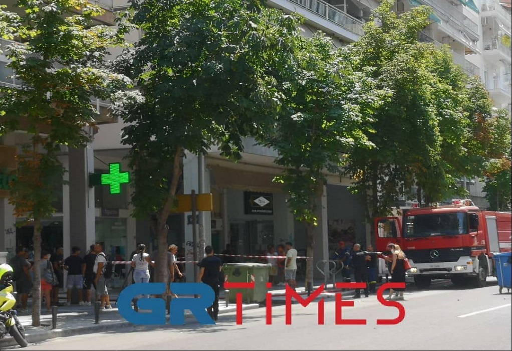 Θεσσαλονίκη: Συναγερμός για φωτιά σε διαμέρισμα-Η Πυροσβεστική απομάκρυνε γιαγιά και εγγονό (ΦΩΤΟ-VIDEO)