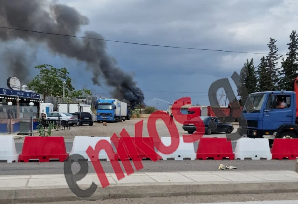 Φωτιά στη Μάνδρα Αττικής: Ήχησε το 112-Καίγονται ανακυκλώσιμα υλικά