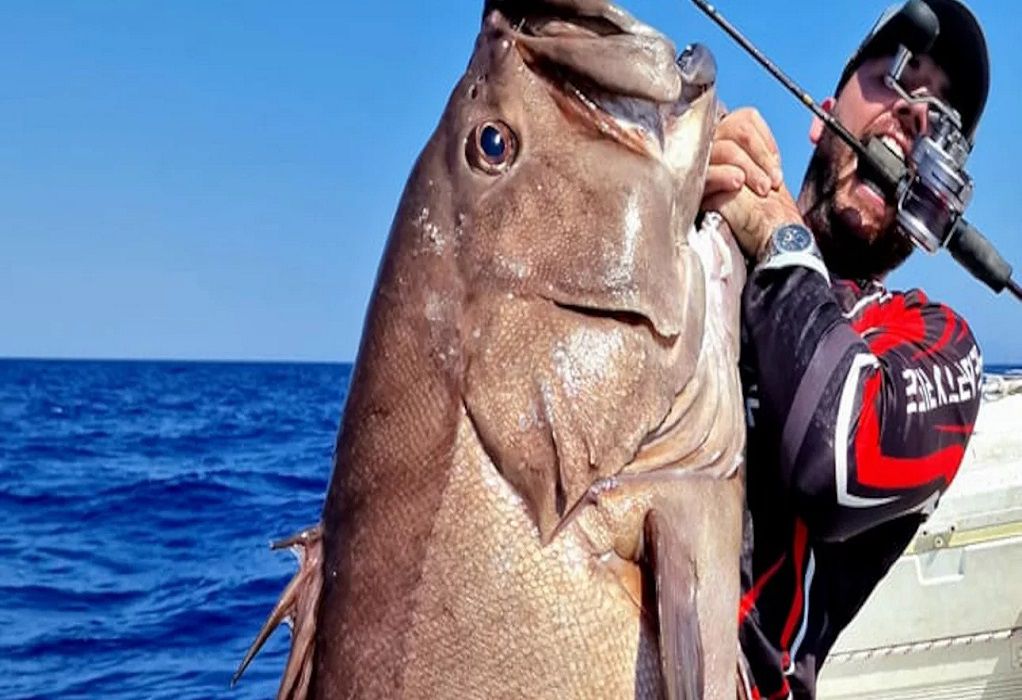 Χανιά: Ψαράς έπιασε βλαχοσφυρίδα πάνω από 40 κιλά!