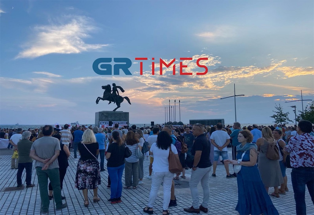 Θεσσαλονίκη: Συγκέντρωση υγειονομικών στο άγαλμα του Μ. Αλεξάνδρου (ΦΩΤΟ-VIDEO)