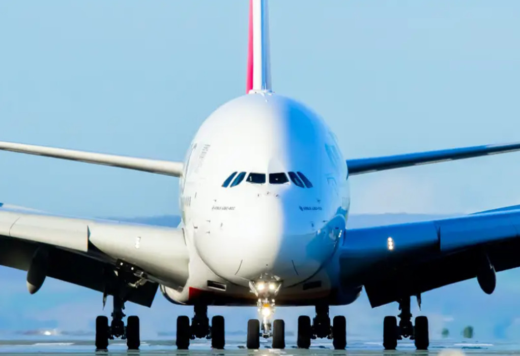 Επιβάτης απειλούσε πως θα ανατινάξει το αεροπλάνο σε πτήση Παρίσι – Αθήνα (VIDEO)