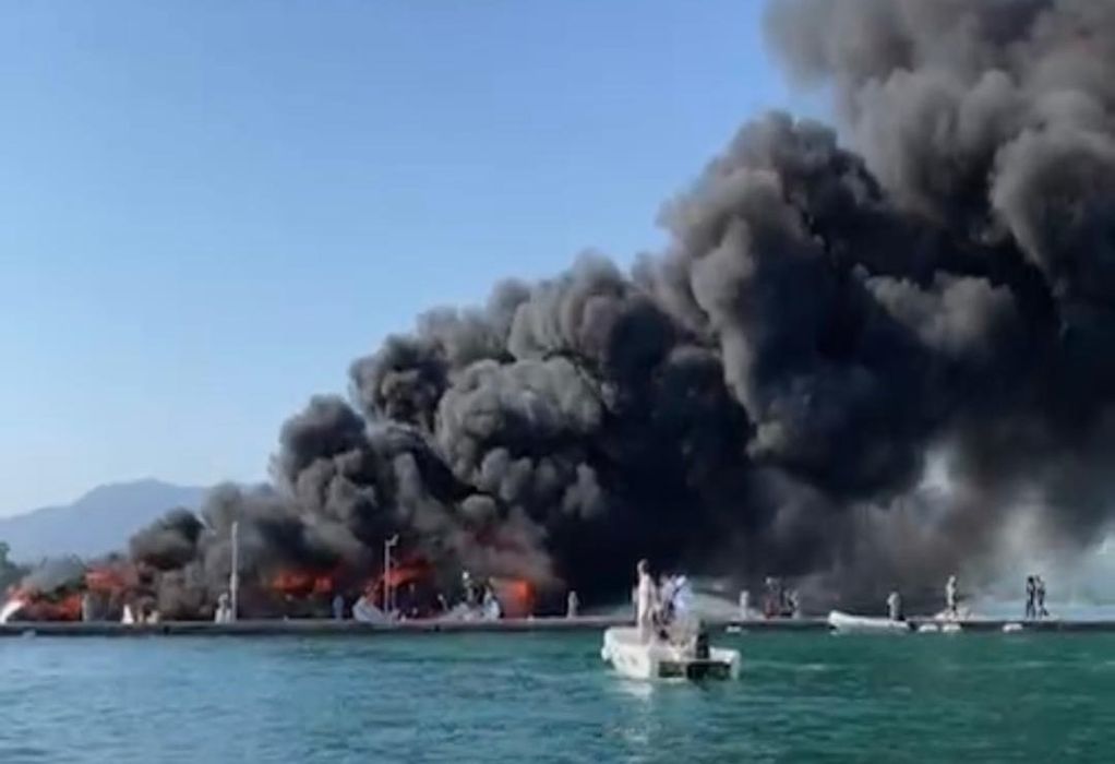 Κέρκυρα: Στις φλόγες σκάφος στη Μαρίνα Γουβιών
