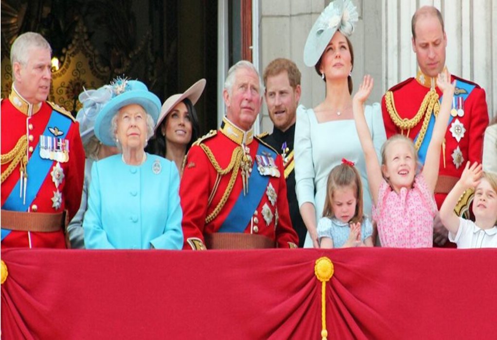 Οι νέοι ρόλοι των μελών της βασιλικής οικογένειας της Βρετανίας (VIDEO)