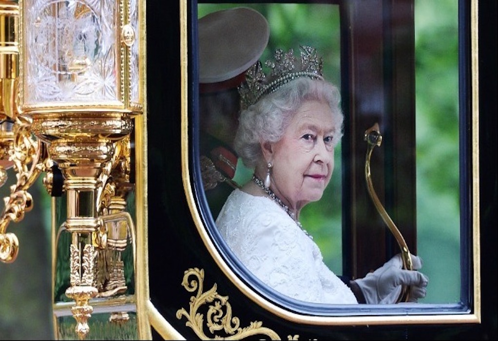 Βασίλισσα Ελισάβετ: Χιλιάδες άνθρωποι σε όλο τον κόσμο παρακολούθησαν την κηδεία της