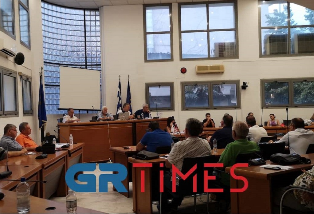 Εύοσμος: Παρέμβαση γονέων στο δημοτικό συμβούλιο κατά της συστέγασης 24ου και 19ου Δημοτικού (ΦΩΤΟ-VIDEO)