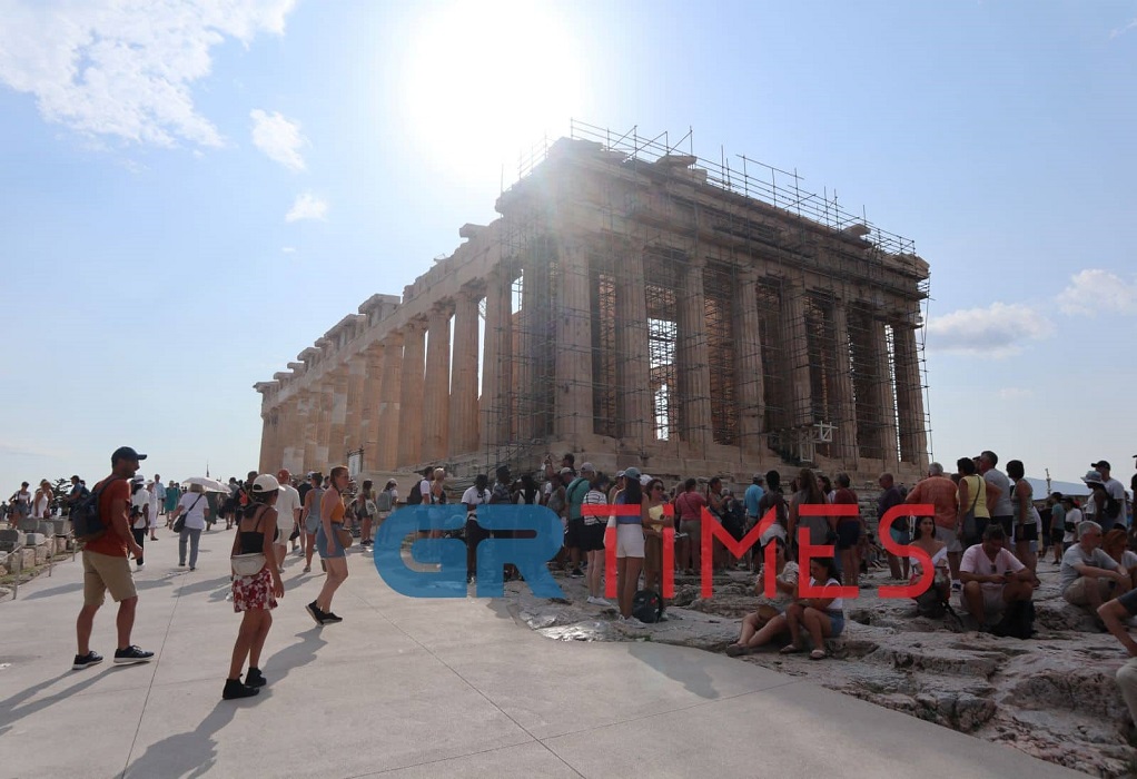 Το Vanity Fair προτείνει Ελλάδα για διακοπές last minute