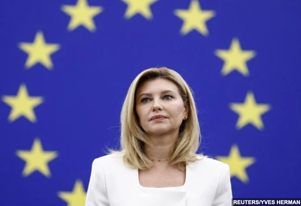 Η πρώτη κυρία της Ουκρανίας λαμβάνει το θερμό χειροκρότημα των ευρωβουλευτών