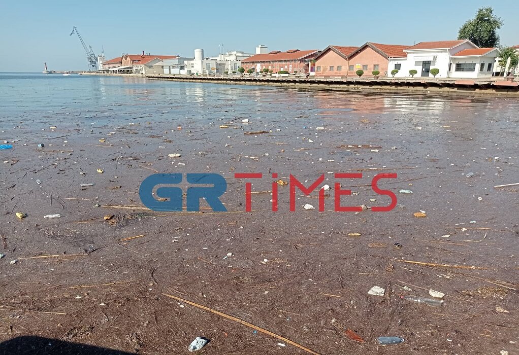 Θεσσαλονίκη: Απέραντος βούρκος ο Θερμαϊκός-Γέμισε σκουπίδια και φερτά υλικά (ΦΩΤΟ-VIDEO)