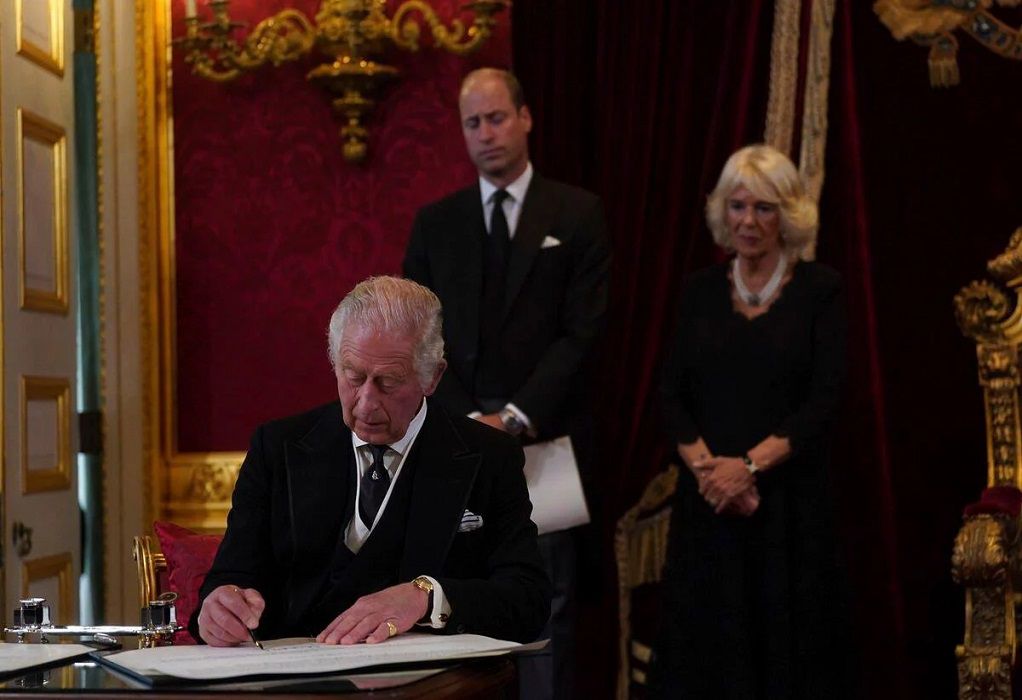 Ανακηρύχθηκε Βασιλιάς της Βρετανίας και επίσημα ο Κάρολος – Τι είπε στην ομιλία του (VIDEO)