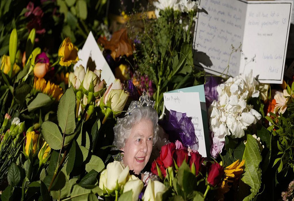 Κηδεία Βασίλισσας Ελισάβετ: Τι σημαίνει η κάθε λεπτομέρεια του τελετουργικού (VIDEO)