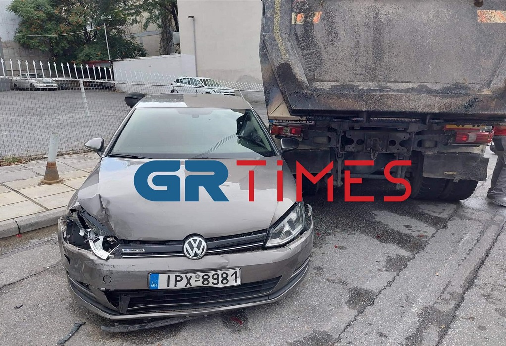 Θεσσαλονίκη: Τραυματίας 43χρονος μετά από σύγκρουση ΙΧ με φορτηγό