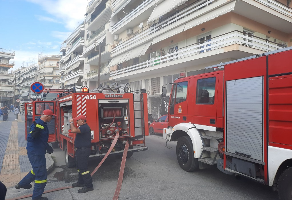 Νέα αναστάτωση στη Θεσσαλονίκη: Φωτιά σε διαμέρισμα στο κέντρο