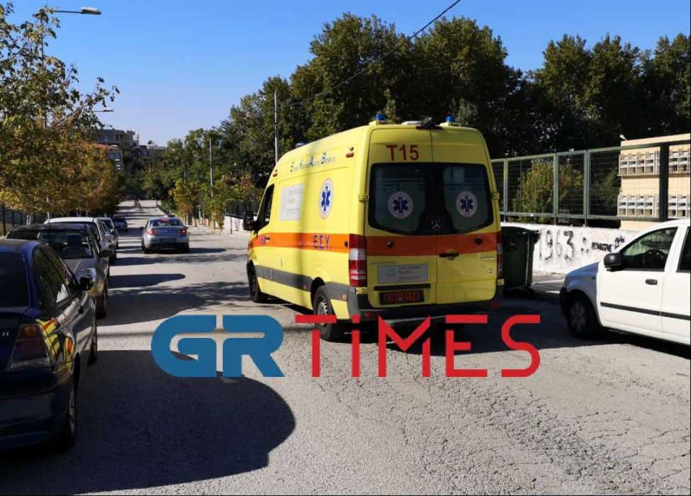 Θεσσαλονίκη: Στο νοσοκομείο μαθητής λυκείου που κόπηκε από σπασμένο τζάμι (VIDEO)