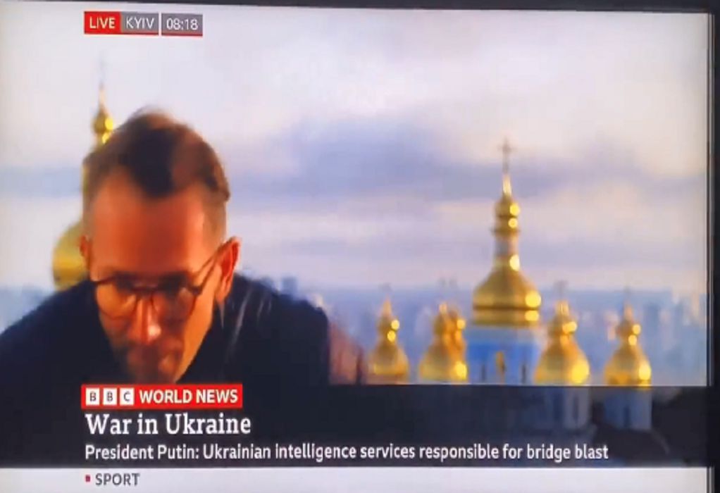 Ουκρανία: Δημοσιογράφος του BBC μεταδίδει live τη στιγμή των εκρήξεων στο Κίεβο (VIDEO)