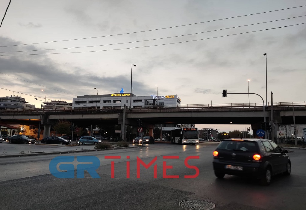 Θεσσαλονίκη: Χωρίς φανάρια από την Κυριακή κεντρική διασταύρωση στα δυτικά-Αυτοσχεδιάζουν οι οδηγοί (ΦΩΤΟ-VIDEO)