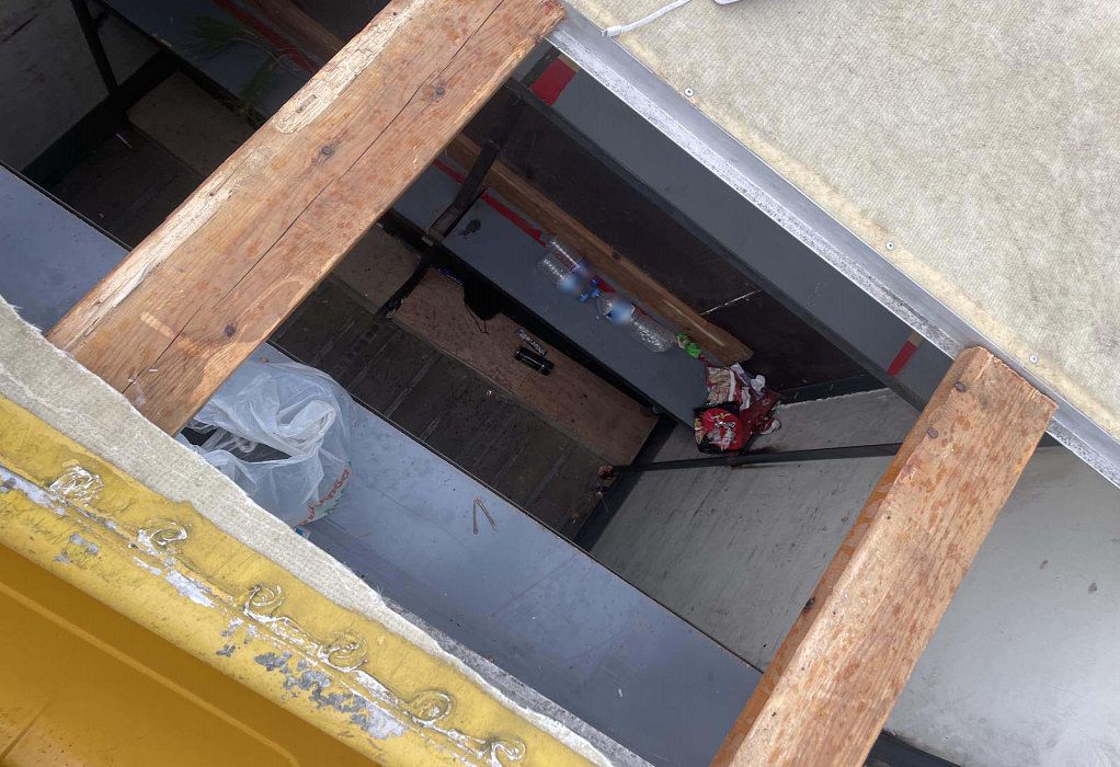 Θεσσαλονίκη: Χειροπέδες σε 41χρονο – Έκρυβε σε οροφή καρότσας 26 παράτυπους μετανάστες (ΦΩΤΟ)
