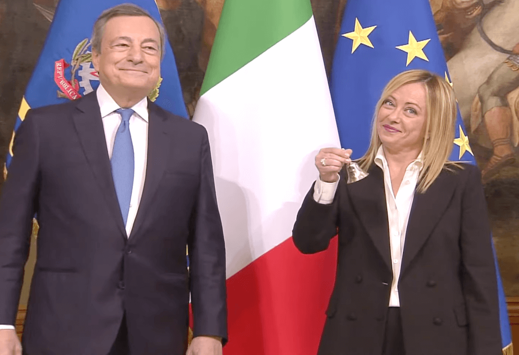 Ιταλία: Ο Ντράγκι έδωσε το «χρυσό καμπανάκι» στην Τζόρτζια Μελόνι (VIDEO)