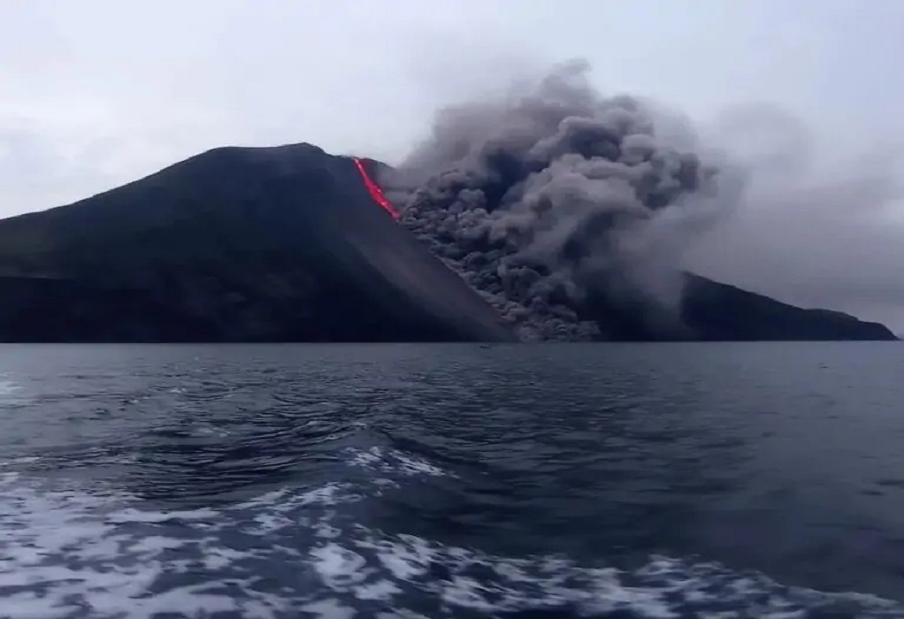 Ιταλία: Εξερράγη το ηφαίστειο Στρόμπολι – Συναγερμός της Πολιτικής Προστασίας (VIDEO)