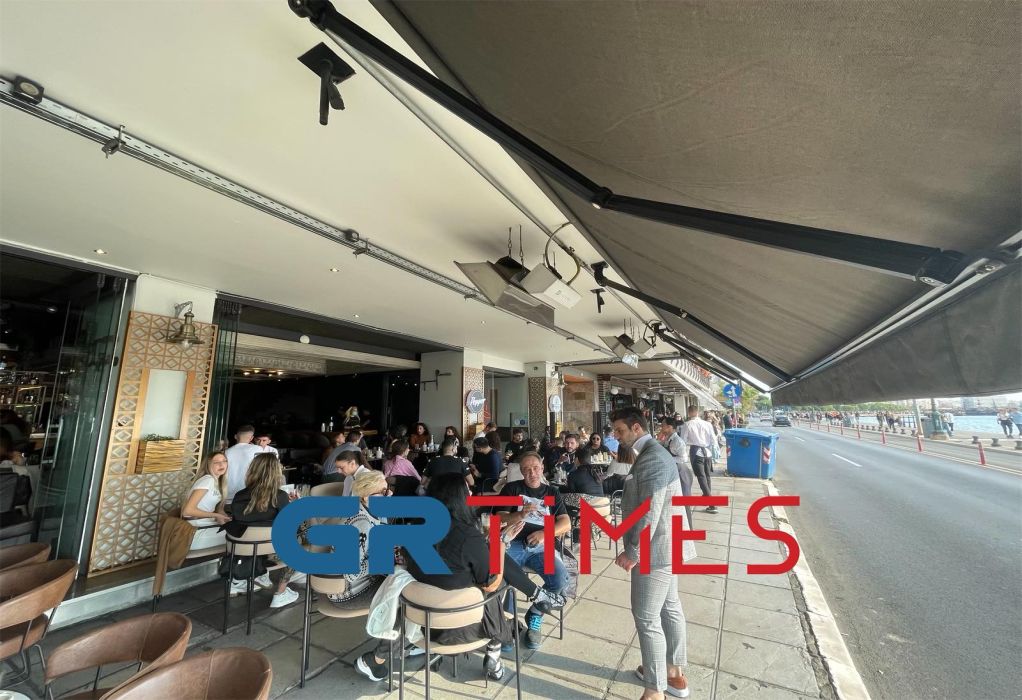 «Ξεχύθηκαν» στη Νέα Παραλία οι Θεσσαλονικείς-Δεν πέφτει… καρφίτσα στις καφετέριες (ΦΩΤΟ-VIDEO)
