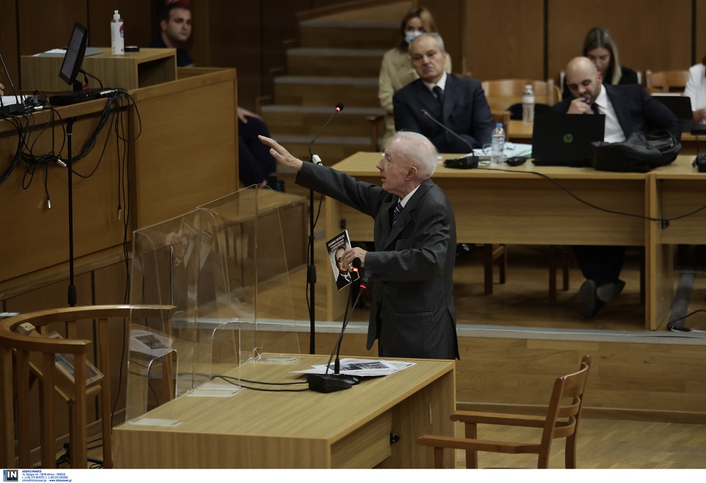 Πειθαρχική δίωξη στον Κ. Πλεύρη για τους ναζιστικούς χαιρετισμούς σε δικαστική αίθουσα
