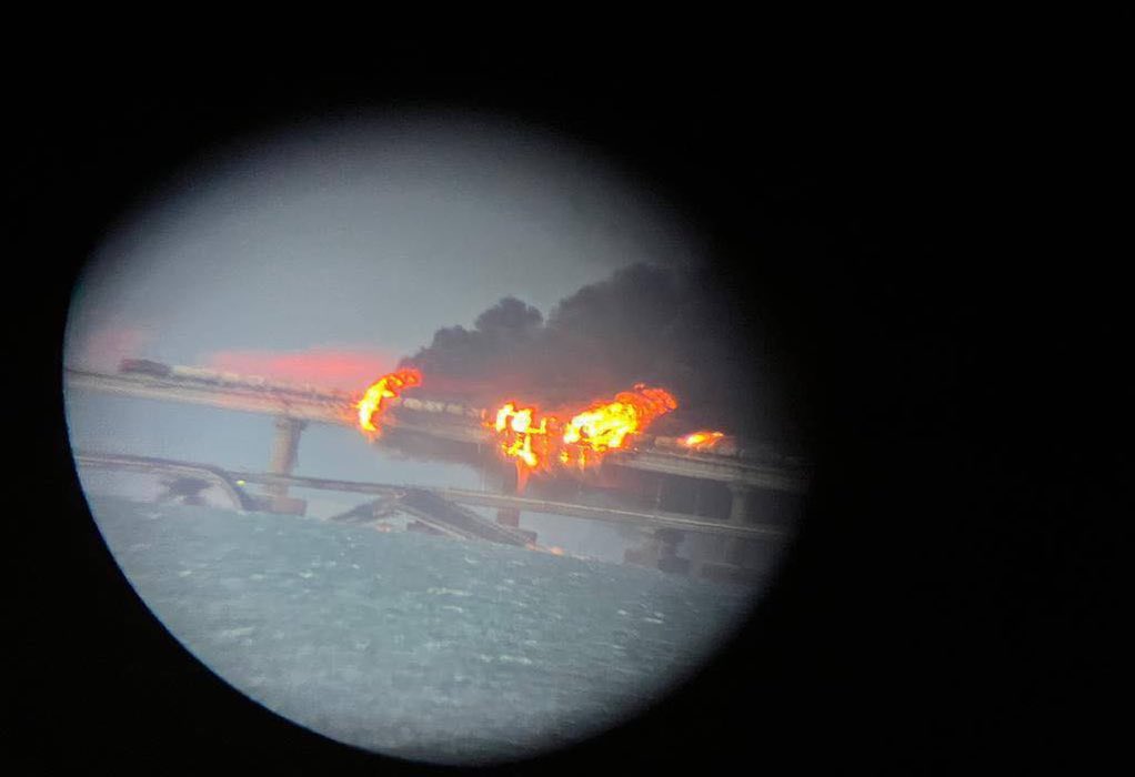 Η Ουκρανία βλέπει «ρωσικό δάκτυλο» στην έκρηξη στην γέφυρα της Κριμαίας