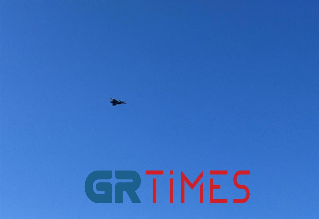 «Έσκισαν» τον ουρανό της Θεσσαλονίκης μαχητικά αεροσκάφη και ελικόπτερα (ΦΩΤΟ-VIDEO)