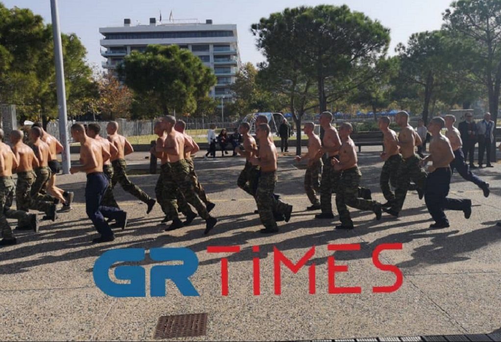Θεσσαλονίκη: ΟΥΚάδες κάνουν γυμναστική και μαγνητίζουν τα βλέμματα (ΦΩΤΟ-VIDEO)