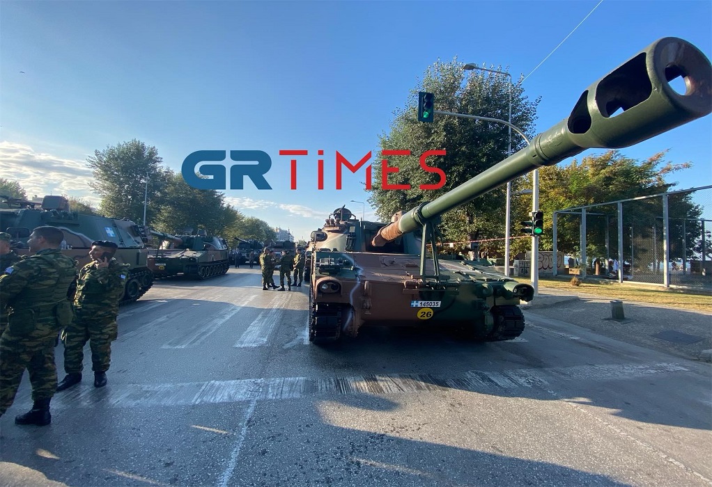 Θεσσαλονίκη: Ξεκίνησε η μεγαλειώδης παρέλαση των στρατιωτικών τμημάτων (ΦΩΤΟ-VIDEO)