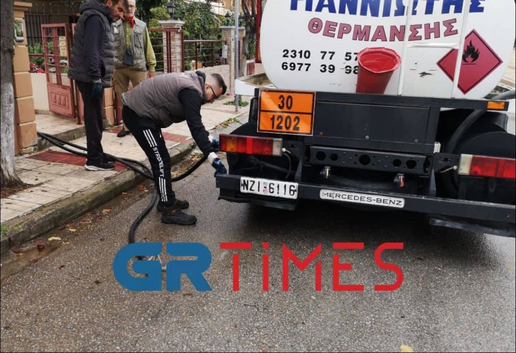 Θεσσαλονίκη: Άρχισαν να γεμίζουν τις δεξαμενές με πετρέλαιο θέρμανσης (VIDEO)