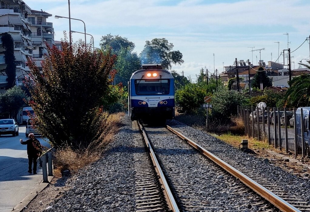 Τραγωδία στα Τρίκαλα: Τρένο παρέσυρε και διαμέλισε ηλικιωμένο (ΦΩΤΟ)