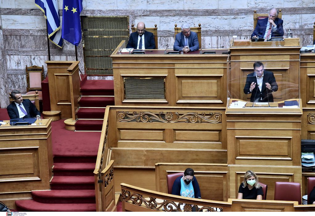 LIVE – «Μονομαχία» Μητσοτάκη – Τσίπρα στη Βουλή για ακρίβεια, αισχροκέρδεια και νέα μέτρα