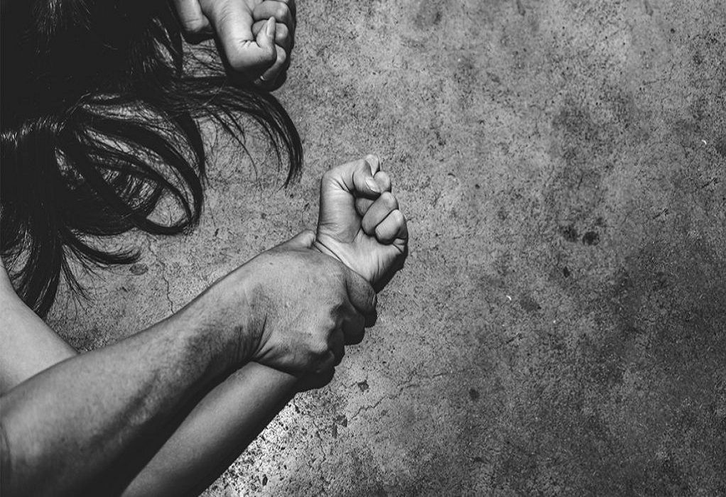 Βόλος: Άγριος ξυλοδαρμός γυναίκας από τον σύντροφό της-Την άρπαξε από τα μαλλιά και άρχισε να την γρονθοκοπεί