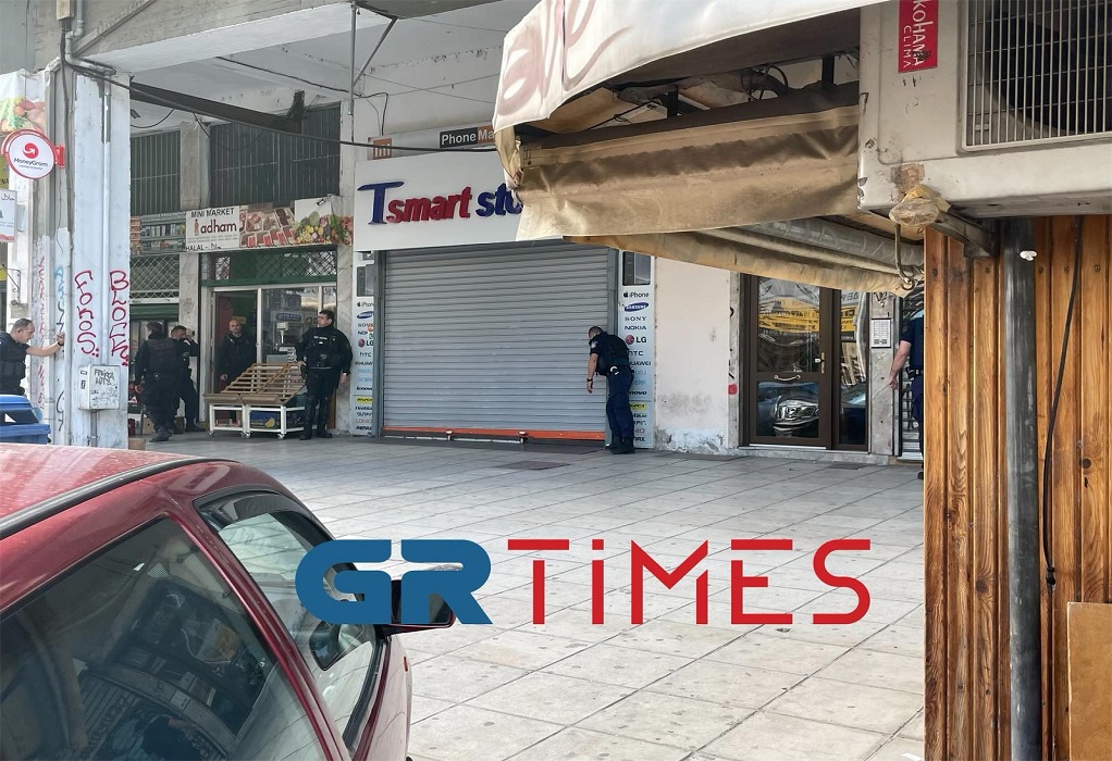 Θεσσαλονίκη: Η «γκάφα» των επίδοξων ληστών που τους εγκλώβισε στο κατάστημα κινητής τηλεφωνίας (ΦΩΤΟ-VIDEO)